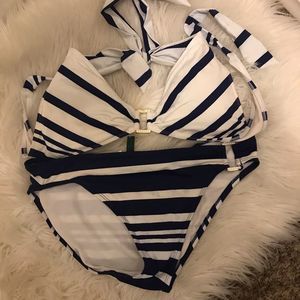Women’s Ralph Lauren two piece bikini the top is size 8 and bottom size 6.